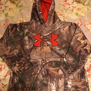 Excellent camel hoodie for winter or fall.